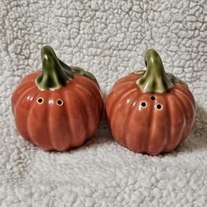PUMPKIN‎ Salt and Pepper Shakers Orange Green Leaf Fall Autumn Thanksgiving